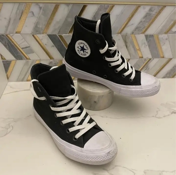 Converse High Top Sneakers 5.5 - Picture 1 of 1